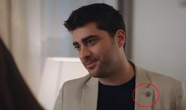 Kızılcık Şerbeti dizisinde Atatürk rozeti sansürlendi iddiası! Dizinin yapımcısı olaya açıklık getirdi