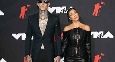 Kourtney Kardashian, Travis Barker'ın çocuğunu bekliyor