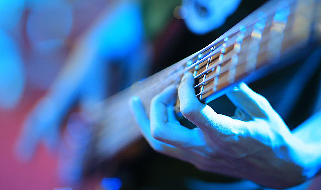 Mahalli Çevre Kurulu İzmir&#039;de açık alanlarda 01.00, kapalı alanlarda 04.00 kadar müzik yayınına izin verdi