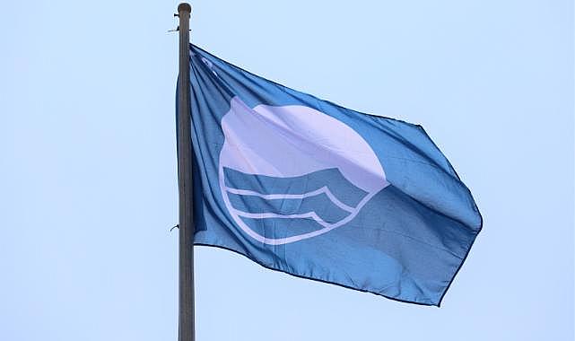 Menderes’te Mavi Bayraklar Göndere Çekildi