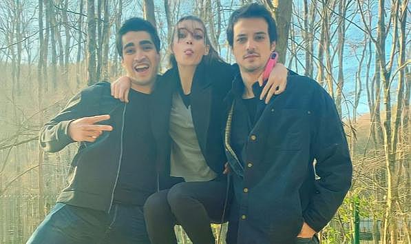 Mert Ramazan Demir&#039;le öpüştüğü görüntüleri çıkan Afra Saraçoğlu, kendisine edilen hakaretler nedeniyle mahkemenin yolunu tuttu