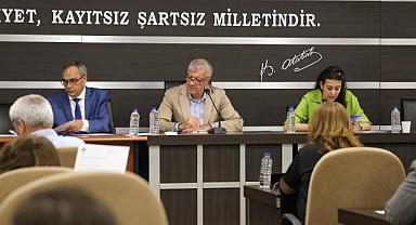 Narlıdere'de Ayın Personeli Hediyesini Meclis Toplantısında Aldı