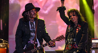 Rock müziğin efsanesi Hollywood Vampires'den unutulmaz gece! Johnny Depp sahnede harikalar yarattı