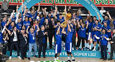 Şampiyon Anadolu Efes