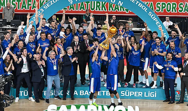 Şampiyon Anadolu Efes