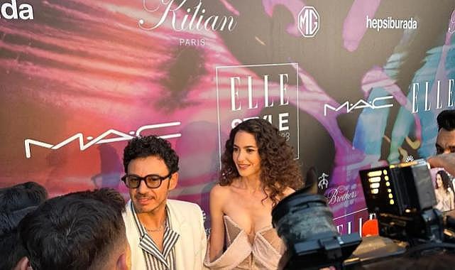 Şarkıcı Buray ve oyuncu Ezgi Şenler ilişkilerini ilan etti