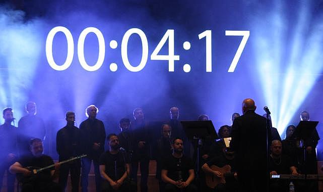 Şarkılar depremzedeler için söylendi