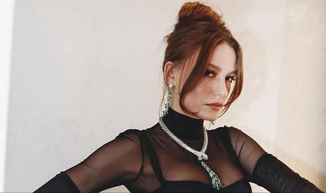 Serenay Sarıkaya Tatil Sezonunu Açtı