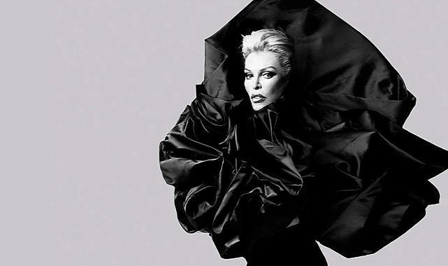 Ünlüler yaz tatilinde Çeşme&#039;de sahneye çıkacak