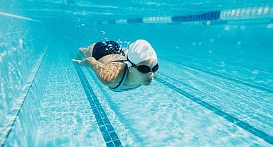 Yüzme, bel fıtığı konusunda fazladan fayda sağlamıyor