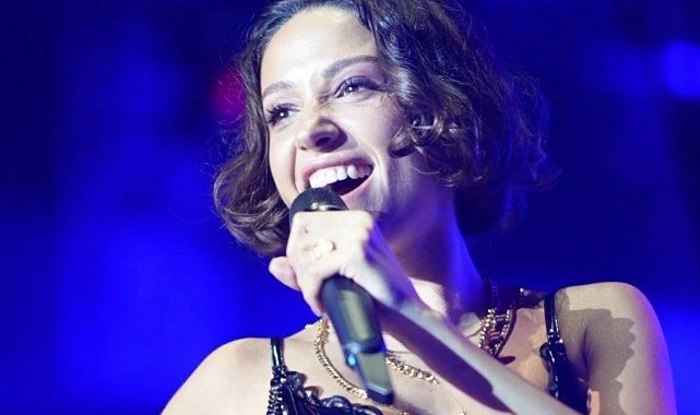 Zeynep Bastık&#039;tan Boğaz&#039;da muhteşem gece
