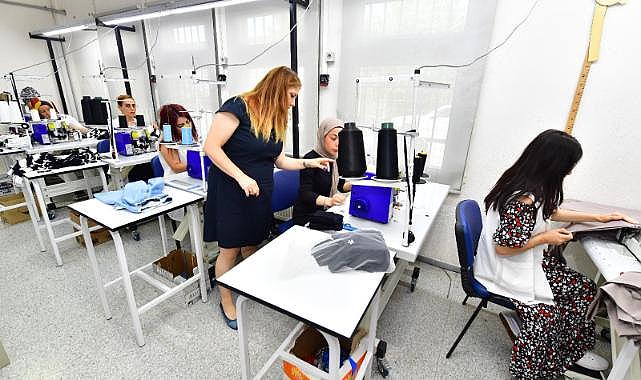 Altın İğne Projesi&#039;yle kadınlar iş hayatına emin adım atıyor