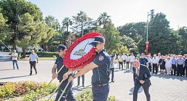Başkan Soyer'den Ata'ya ve İnönü'ye saygı çelengi