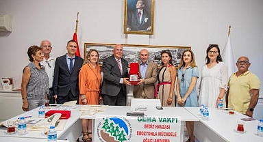 Başkan Soyer'e GEMA Vakfı'ndan plaket