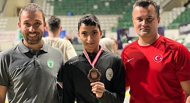 Bornovalı tekvandocu başarıya doymuyor