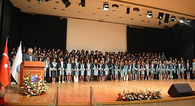 Çiçeği burnunda diş hekimleri sektöre uğurlandı