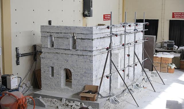 Deü&#039;nün  Yapı Malzemesi Labaratuvarı Riskli Binaların  Tespitini Sağlıyor