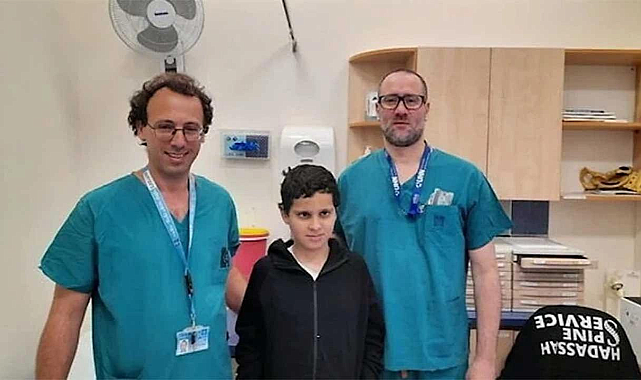 Dünya bunu konuşuyor! Kopan başı yerine diktiler!