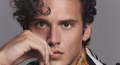 Edis, Fransız televizyonunda hayranları tarafından övgüyle karşılandı