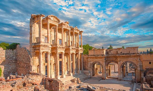 Efes Antik Kenti&#039;ne girişin 700 lira olmasına tepki yağdı, Bakanlık harekete geçti! Artık tek fiyat!
