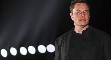 Elon Musk, oğlu X Æ A-12'nin adını değiştirdi