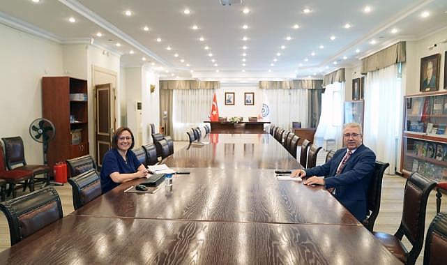 EÜ Eczacılık Fakültesinde genç bilim insanları uluslararası başarılara imza atıyor