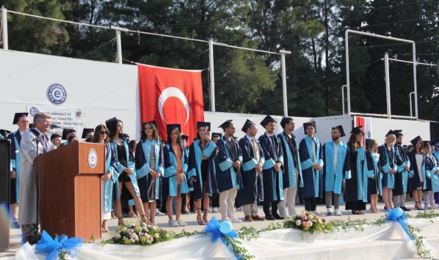EÜ Edebiyat Fakültesinde 42&#039;nci dönem mezunları kep attı