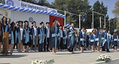 EÜ Ziraat Fakültesinde 64. Dönem Mezuniyet Coşkusu