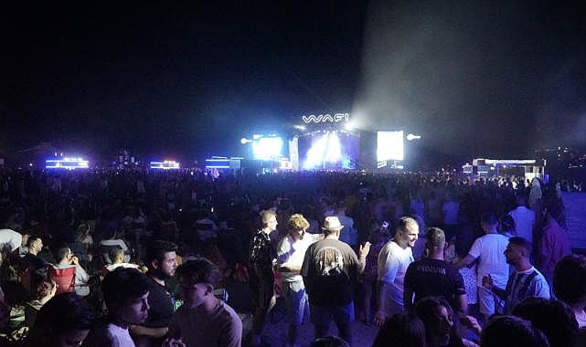 Festivaller kenti Efes Selçuk&#039;ta WAF esnafa can suyu, gençlere nefes oldu