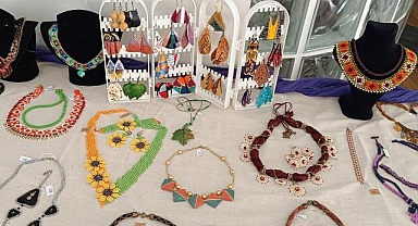 Foça'da takıyı sanata dönüştürenlerin 13. yıl sergisi