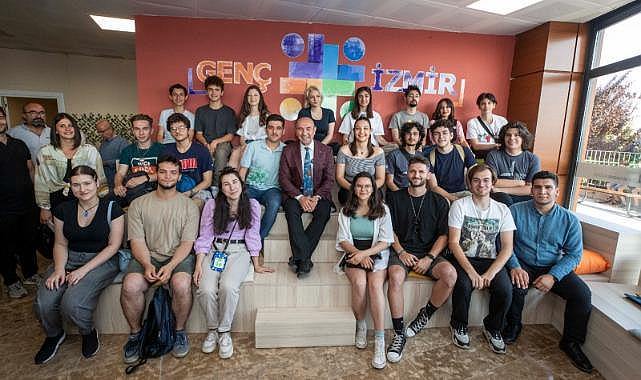 İzmir Büyükşehir, tercih zamanı da gençlerin yanında