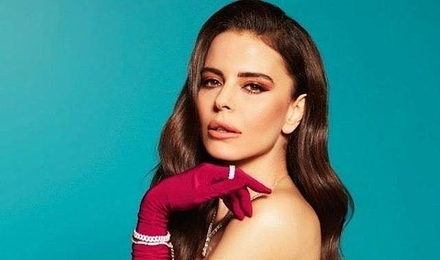 İzmir&#039;de ünlü şarkıcı Simge Sağın&#039;ı hüngür hüngür ağlatan olay