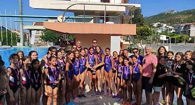 İzmir’in kızlarının bileği bükülmedi