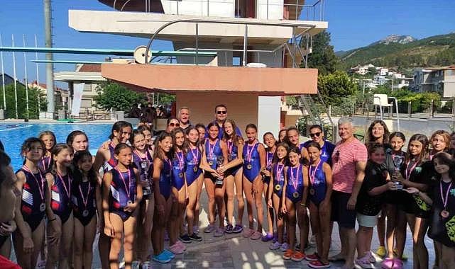 İzmir’in kızlarının bileği bükülmedi