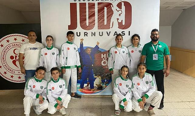 İzmir Yeşilay Spor Kulübü başarıya doymuyor