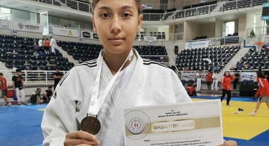 İzmir Yeşilay Spor Kulübü sporcusu Özlem Akgöz, Türkiye 3.sü oldu