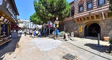 Kritik caddede üstyapıya geçiliyor