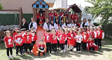 Nar Çiçeklerinde tatil zamanı