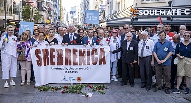 Srebrenitsa Kurbanlarına Konak'ta Hüzünlü Anma
