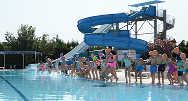 Torbalı Belediyesi'nde yüzme kursları başladı