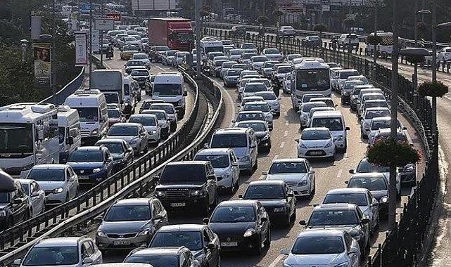 TÜİK son rakamları açıkladı: İzmir&#039;de kaç araç var?