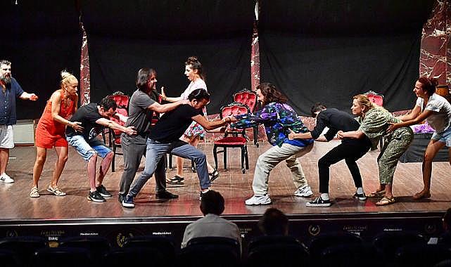 Yüzüncü yılında &quot;Lozan&quot; tiyatro sahnesinde