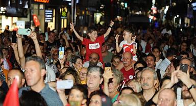 30 Ağustos Zafer Bayramı’nda Karşıyaka, gelincik tarlasına döndü