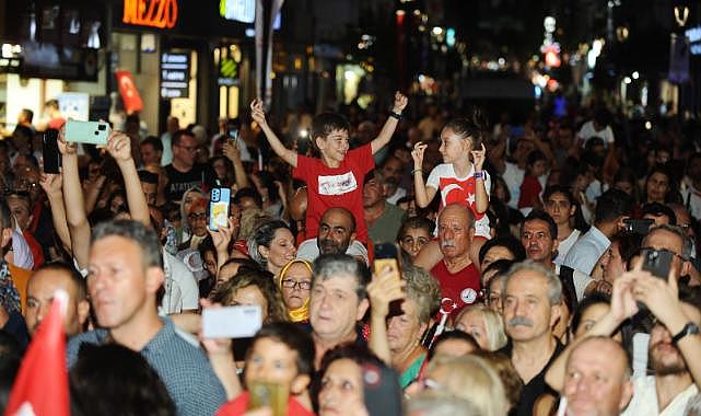 30 Ağustos Zafer Bayramı’nda Karşıyaka, gelincik tarlasına döndü