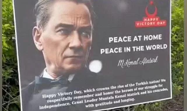 ABD&#039;de yaşayan bir Türk vatandaşı komşularının ve çocuklarının daha iyi tanıması için evinin bahçesine Atatürk bölümü yaptı