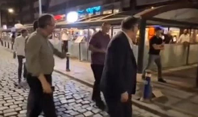 AK Partili Muharrem Kasapoğlu, İzmir&#039;de alkollü bir mekanda eğlenenlere böyle eşlik etti