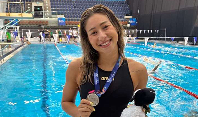 Aleyna Özkan, 23 Yaş Altı Avrupa Yüzme Şampiyonası&#039;nda gümüş madalya kazandı!