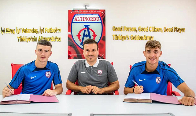 Altınordu&#039;da yüzler gülüyor: 2 genç daha profesyonel oldu