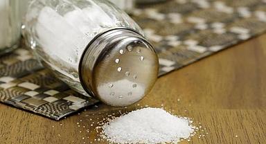 Araştırma: Fazla tuz, kalp sorunlarını beşte bir oranında artırıyor