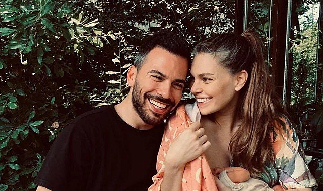 Aslı Enver&#039;den kızı Elay ile paylaşım: Saçlarım şekil, önümden çekil